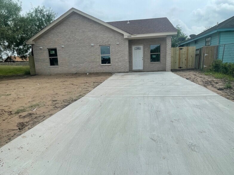 1,150 square feet of good living - 6886 Los Arboles