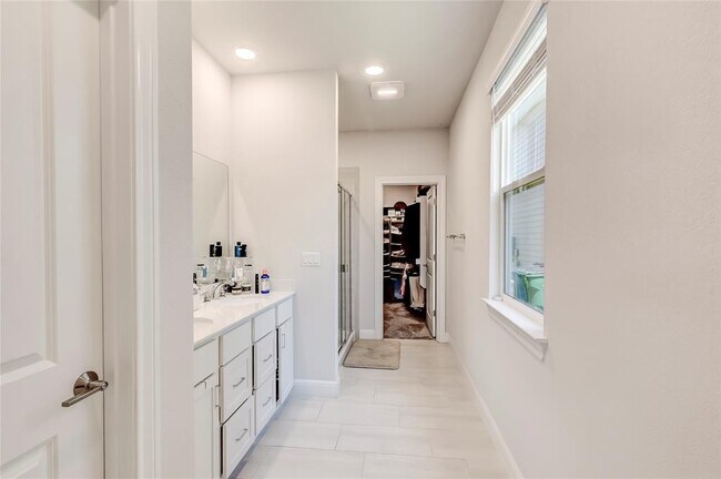 Building Photo - 15805 Oglethorpe Dr