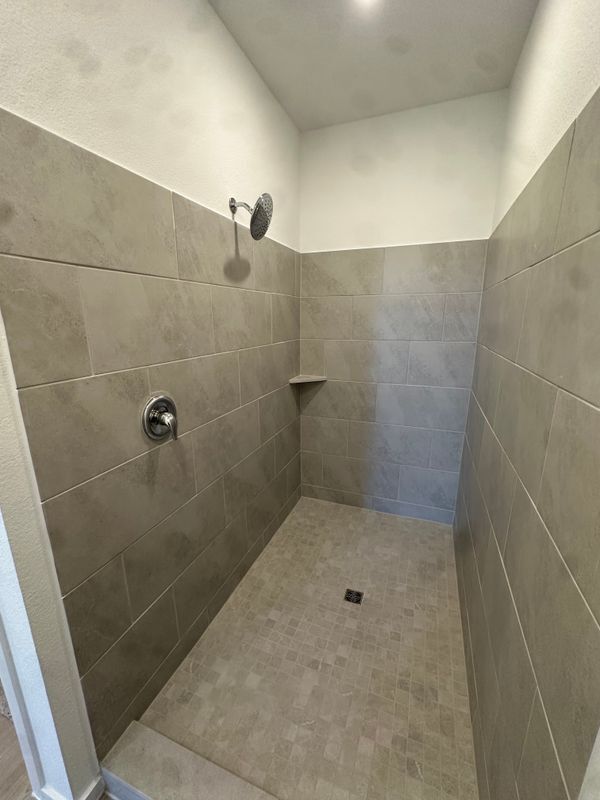 Building Photo - 830 Heaven Dr