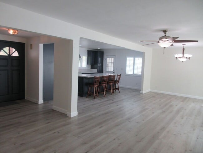 Building Photo - Beautifully updated Porter Ranch 3bed / 2 bath Home on Canby