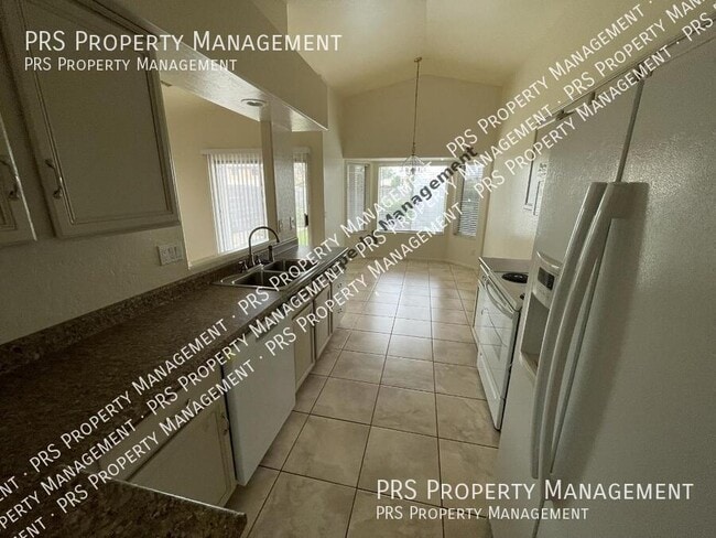 Building Photo - 1030 W Saragosa St