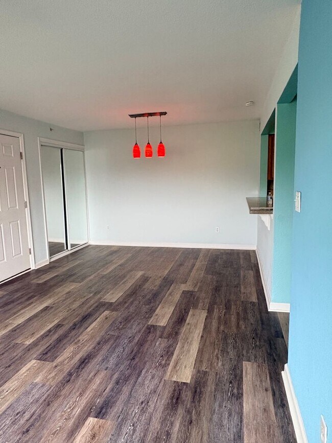 Building Photo - Beach Condo off Birdneck Road