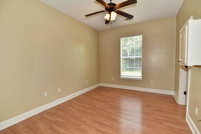 Building Photo - 719 42nd Ave