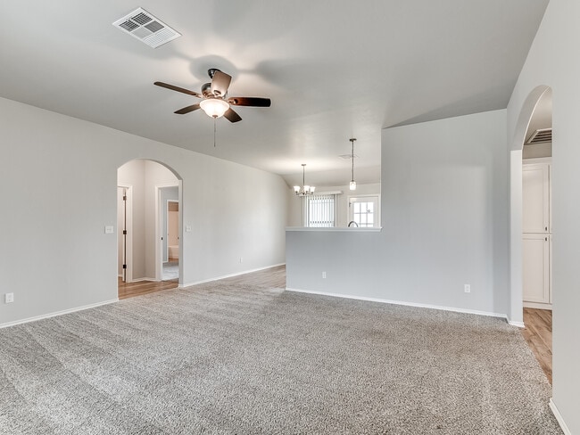 Building Photo - 2202 Buchanan Dr