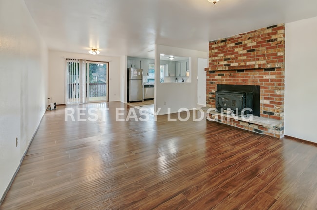 Building Photo - 2210 27th Ave SE