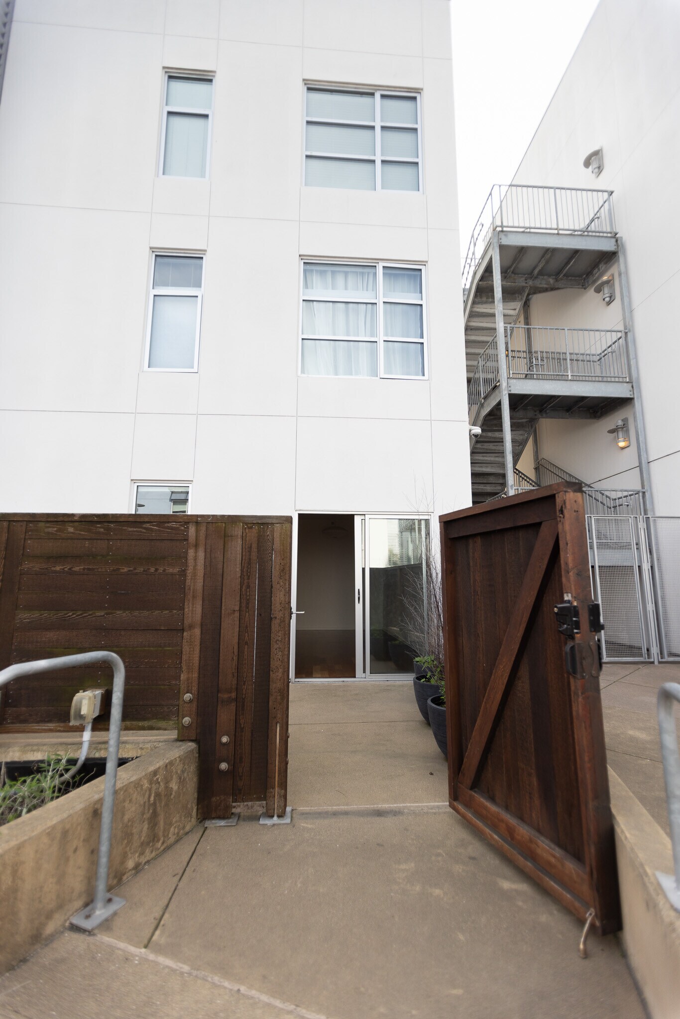 Building Photo - 451 Kansas St