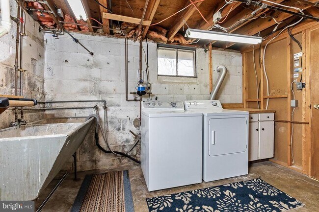 Building Photo - 409 Orleans Cir SW