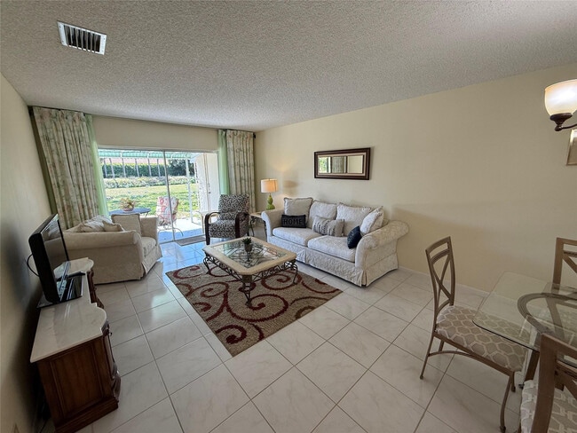 Building Photo - 8540 Chevy Chase Dr