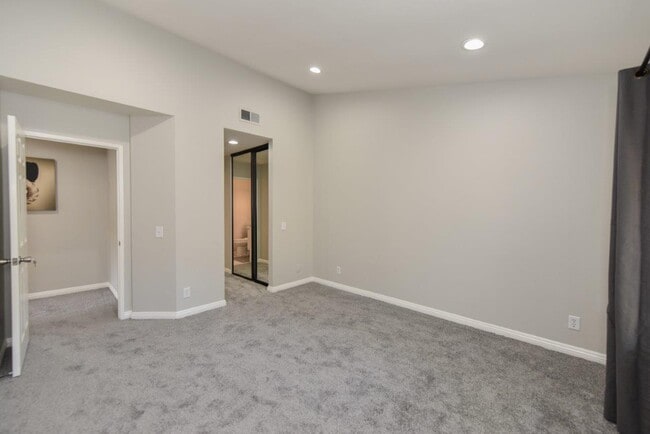 Building Photo - 355 Stanford Ct