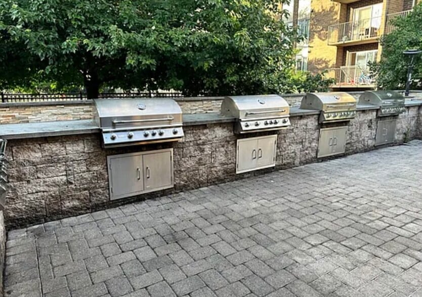 Building Photo - 75 S Reynolds St