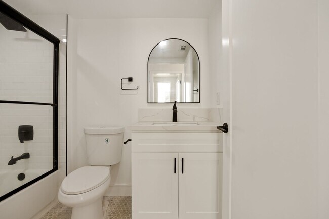 Building Photo - BRAND NEW TOWNHOUSE! One Month Free!