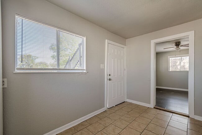 Building Photo - 2323 Arbor Pl