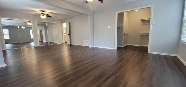 Building Photo - 9614 Charter Ridge Dr