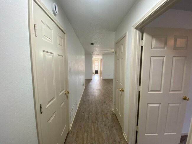 Building Photo - 401 Kline Ave