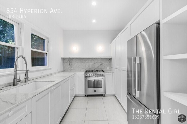 Building Photo - 854 Hyperion Ave