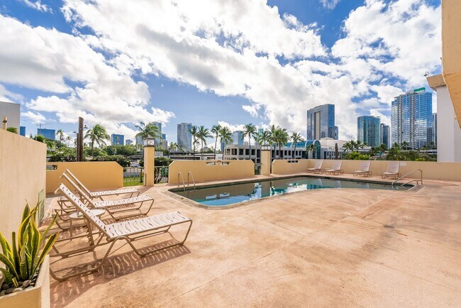 Building Photo - Kakaako Royal Court 2 Bedroom 2 Bathroom 1...