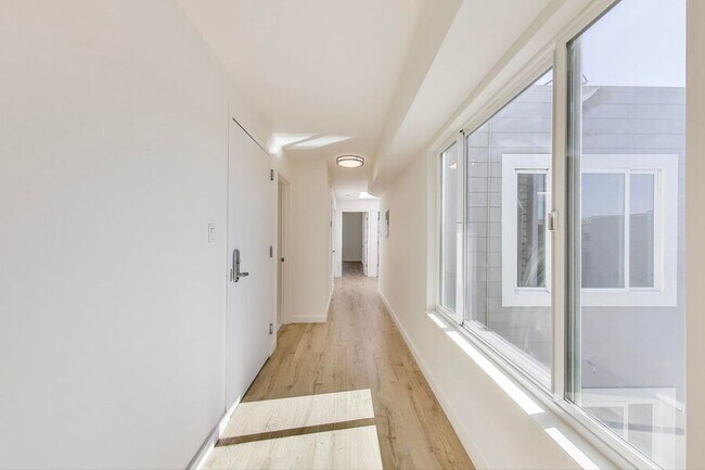 Building Photo - 2137 Lombard St