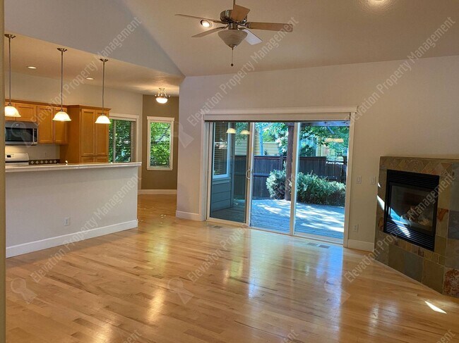 Building Photo - 3-BR 2-BA Boyd Acres Beauty
