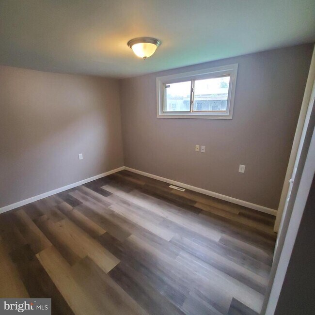 Building Photo - 12512 Stone Bridge Dr