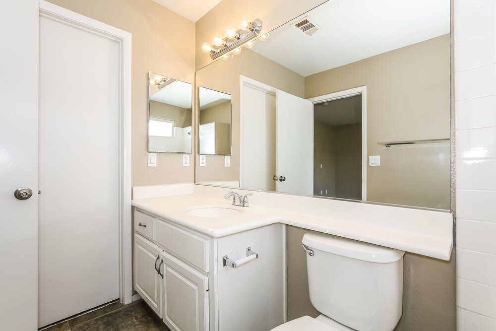 Building Photo - 3636 Beacon Point St