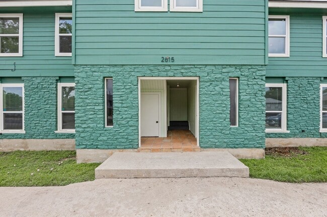 Building Photo - 2615 Ektom Dr