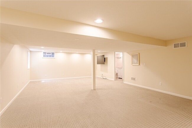 Building Photo - 72 Windward Way