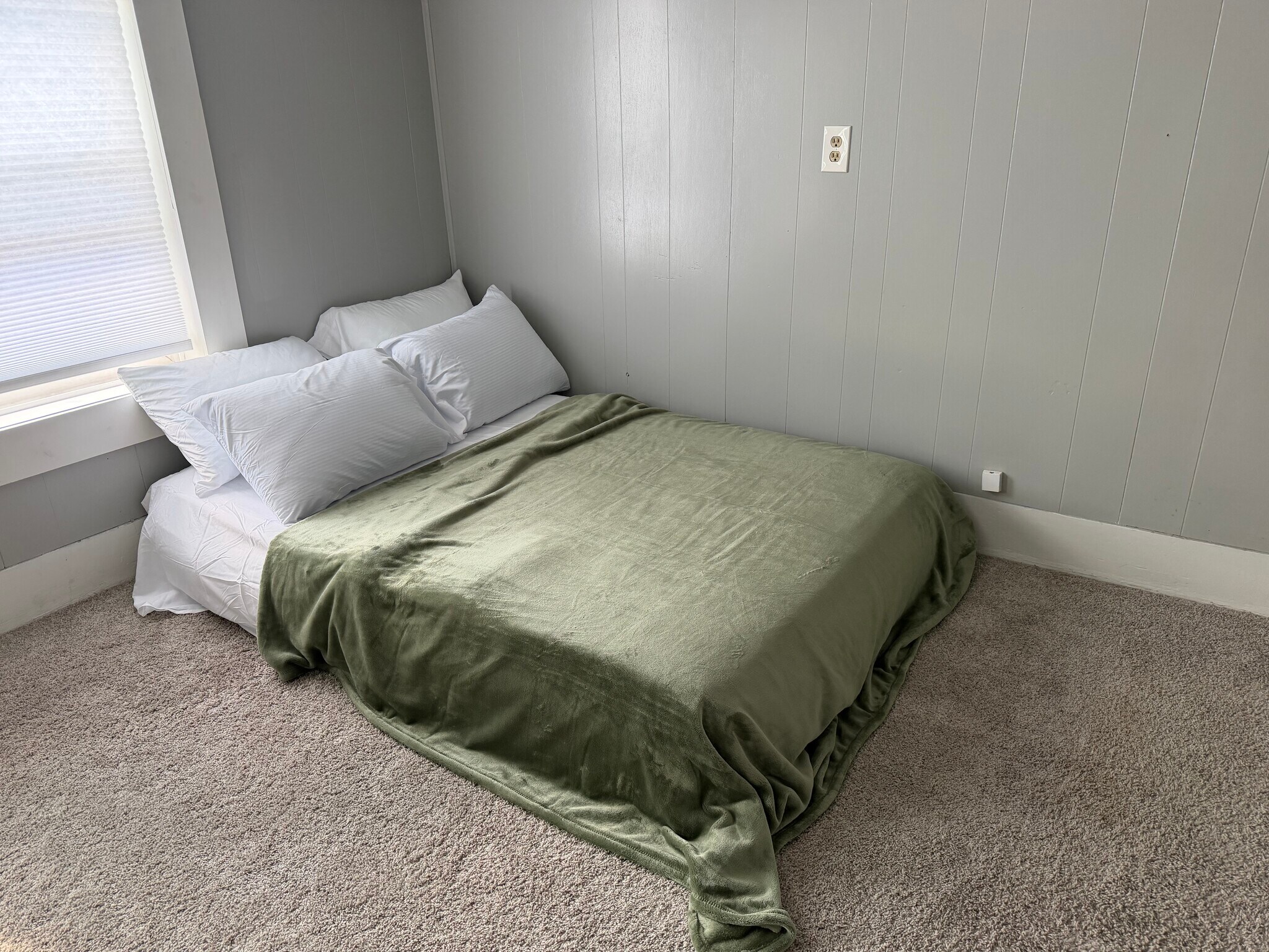 Bedroom layout, there’s a closet and lots of space. - 20660 Holyoke Ave