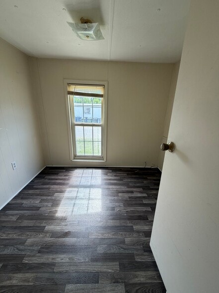 Building Photo - 918 Elm St