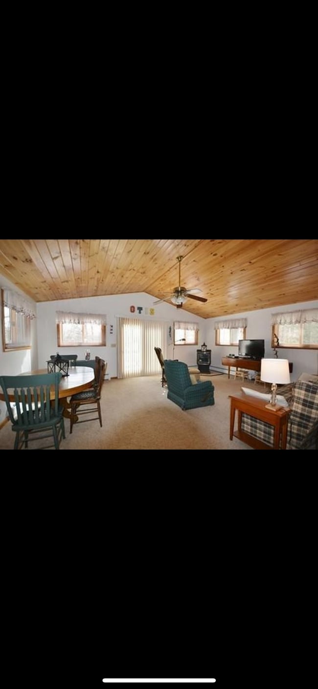 Building Photo - 485 Pine Rd