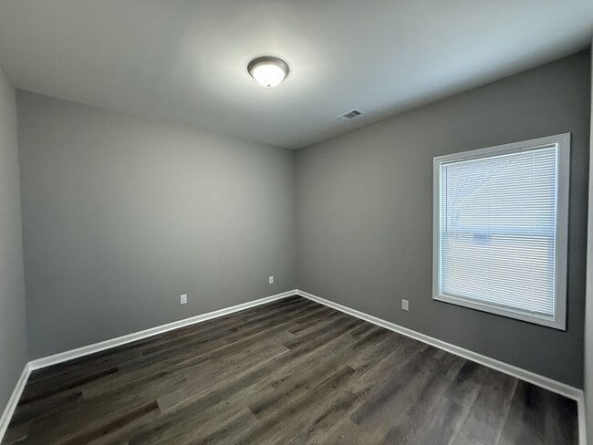 Building Photo - 151 Charlotte Cir