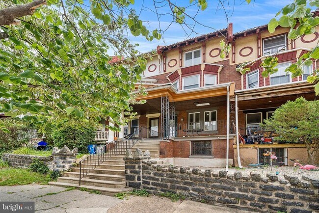 Building Photo - 619 S 42nd St