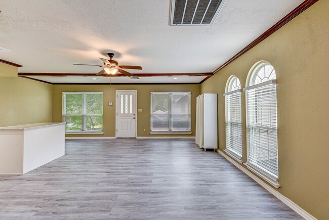 Building Photo - Studio Apartment for Lease in Olde Oaks_Im...