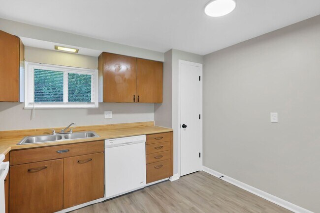 Building Photo - 1029 Binns Blvd