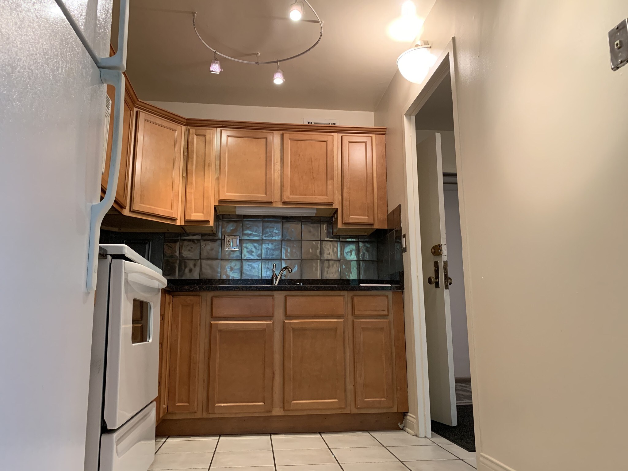 Kitchen - 5757 N Sheridan Rd