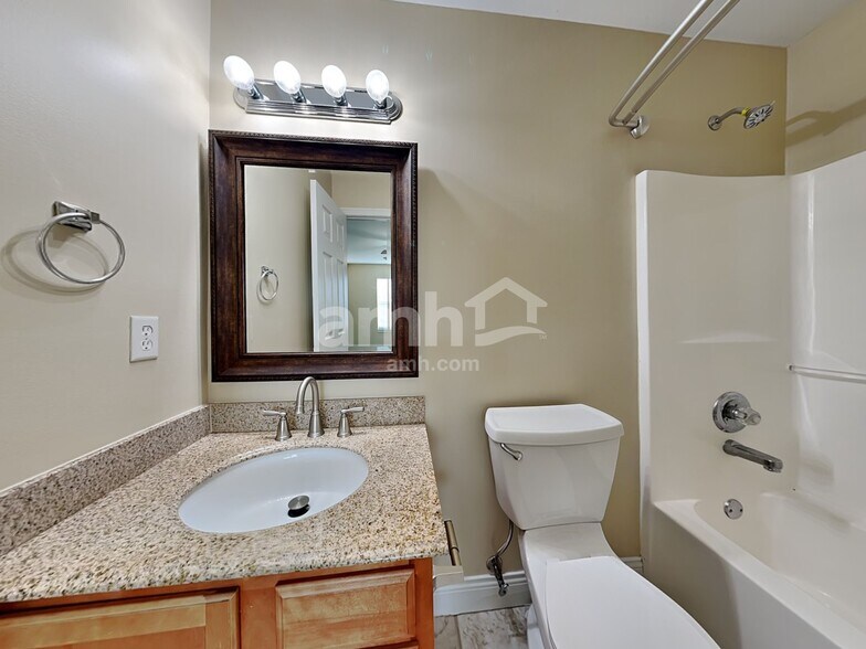 Building Photo - 2210 Scheper Ct