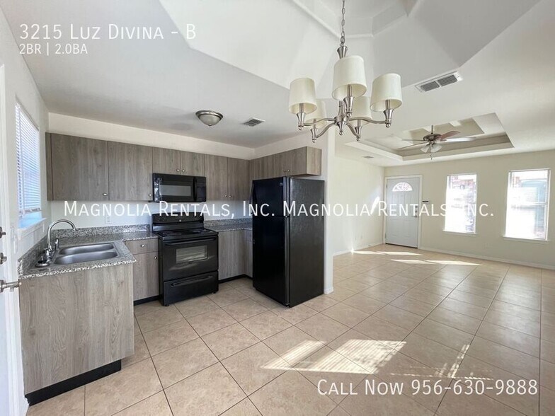 Building Photo - 3215 Luz Divina St
