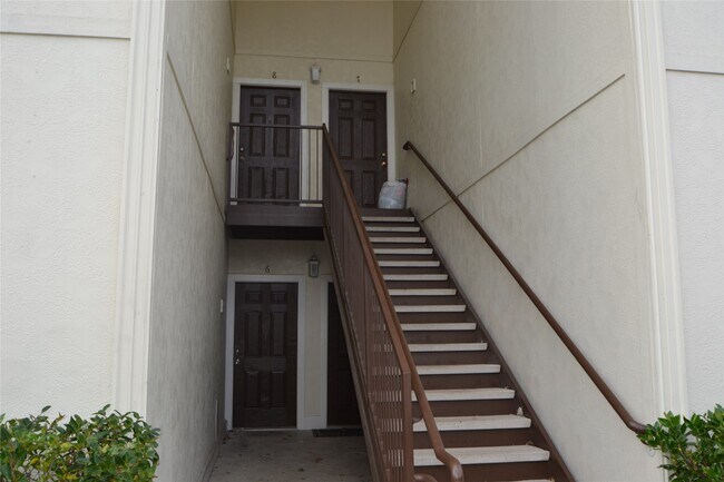 Building Photo - 304 Dell Ct