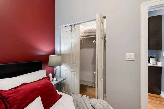 Building Photo - 109 S Paulina St