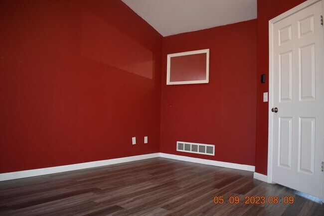 Building Photo - Lovely Updated Littleton Townhome in Wonderful Location