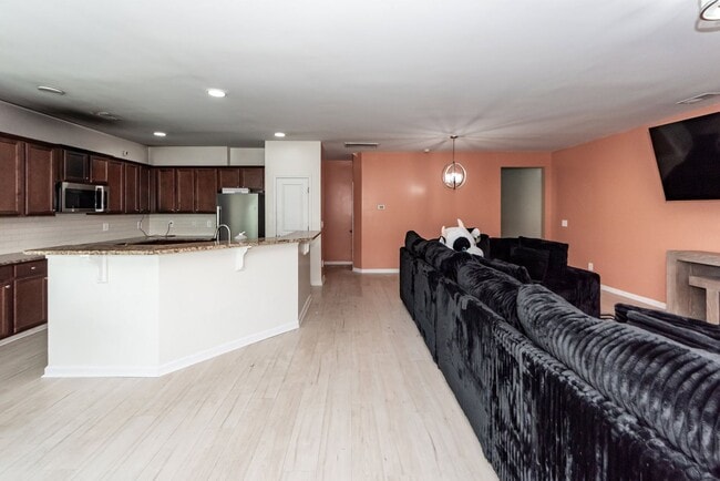 Building Photo - 245 Swamp Creek Ln
