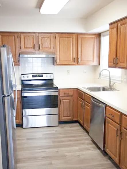 Building Photo - 655C Yale Way