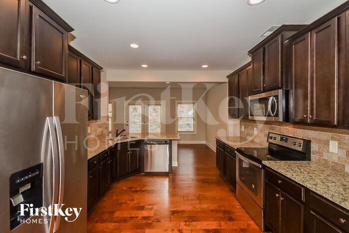Building Photo - 130 Village Park Dr