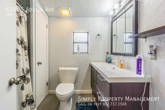 Building Photo - 6201 S Adelia Ave