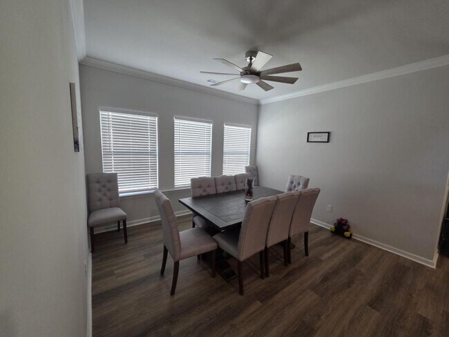 Building Photo - 352 Castlepath Dr SW