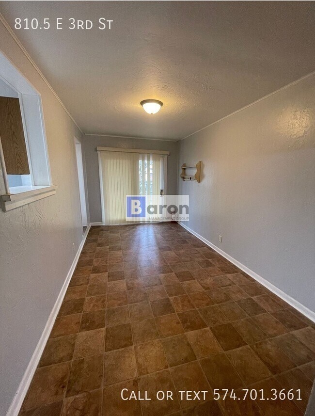 Building Photo - 810.5 E 3rd St