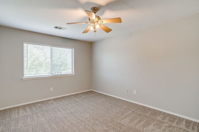 Building Photo - 2875 Grandview Dr