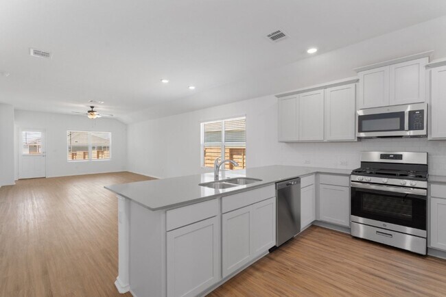 Building Photo - 290 Madrid