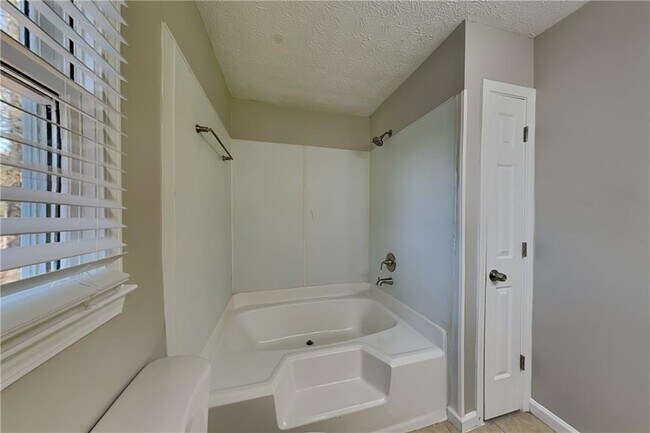 Building Photo - 42 Breckenridge Dr