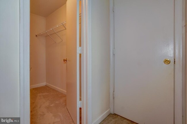 Building Photo - 3301 Sir Thomas Dr