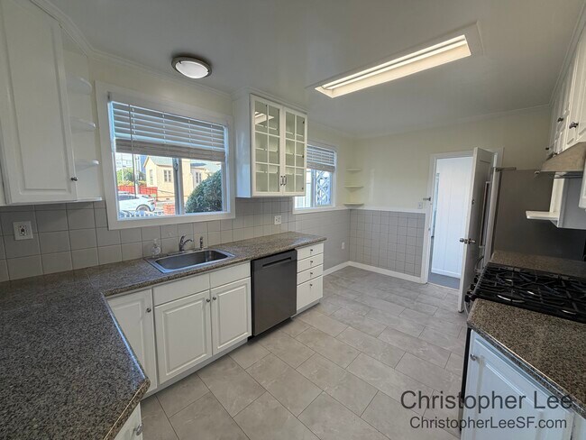 Building Photo - 185 Eucalyptus Dr
